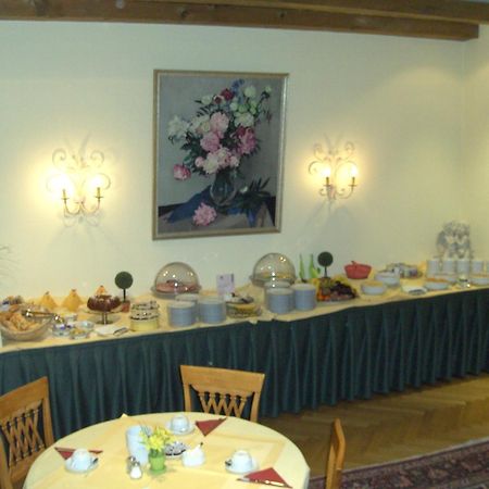 Hotel Roter Hahn - Bed & Breakfast ガルミッシュ・パルテンキルヒェン エクステリア 写真