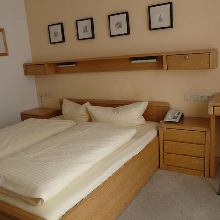Hotel Roter Hahn - Bed & Breakfast ガルミッシュ・パルテンキルヒェン エクステリア 写真