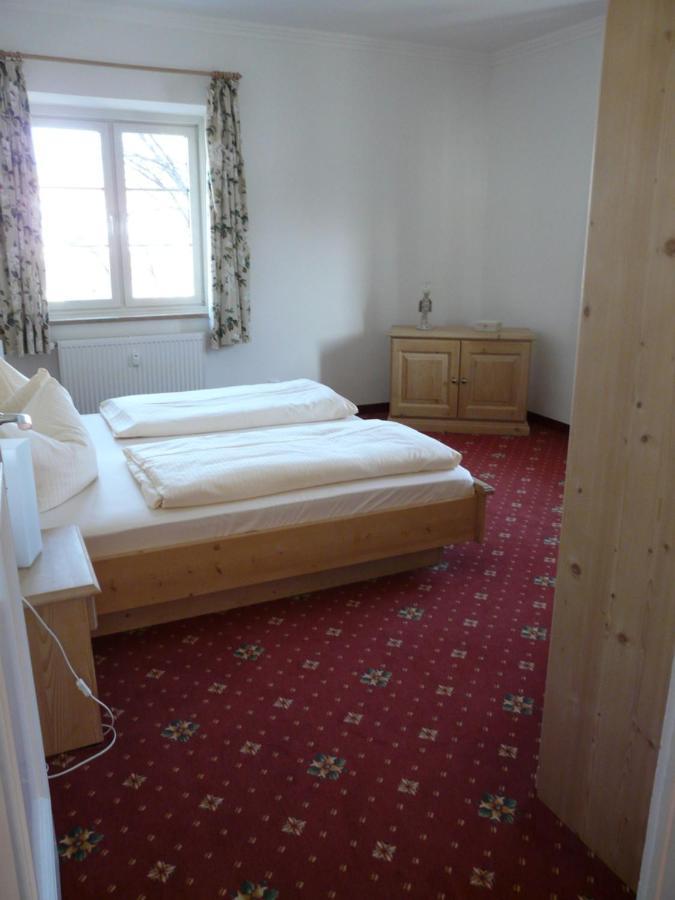 Hotel Roter Hahn - Bed & Breakfast ガルミッシュ・パルテンキルヒェン エクステリア 写真