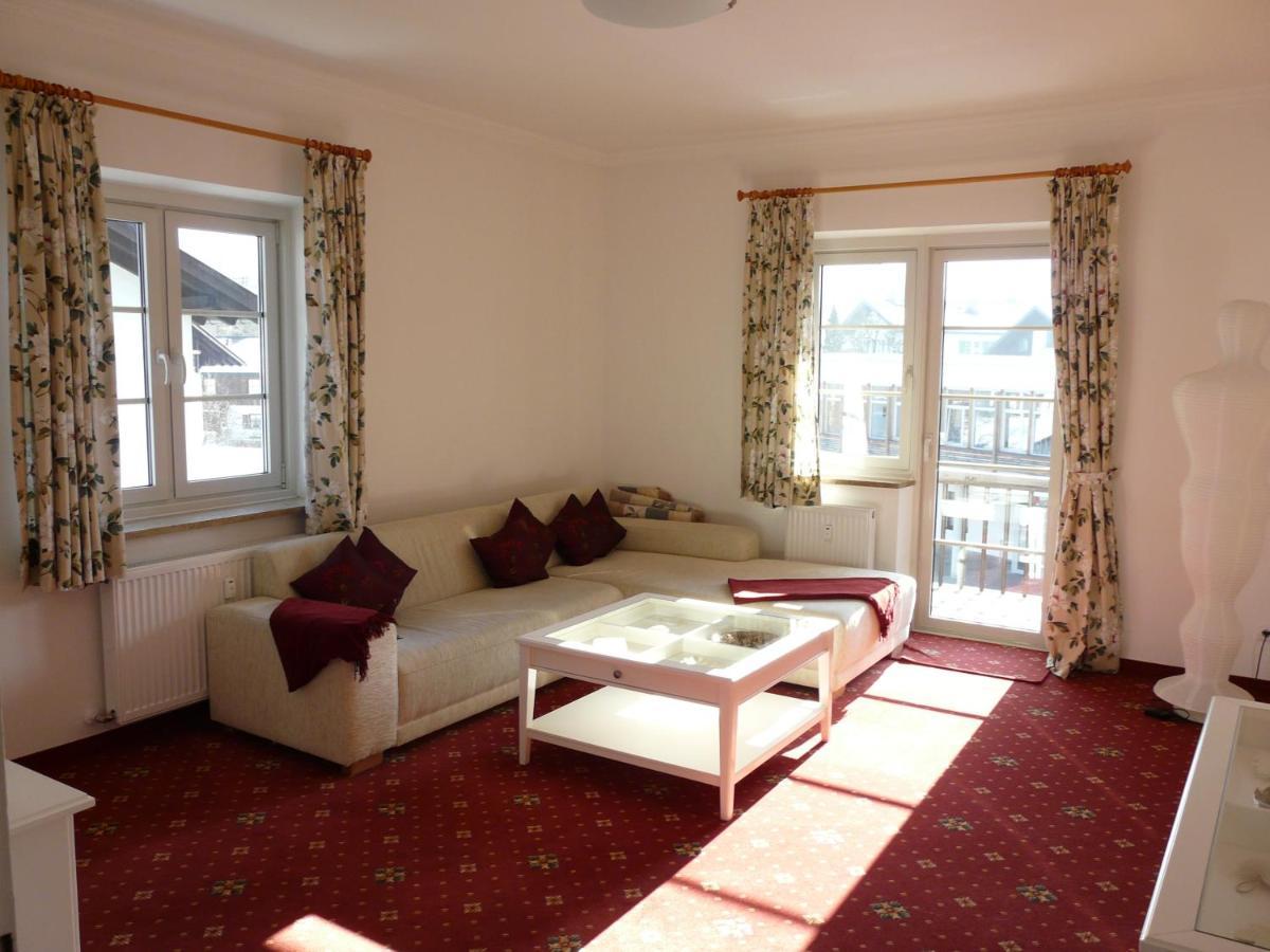 Hotel Roter Hahn - Bed & Breakfast ガルミッシュ・パルテンキルヒェン エクステリア 写真