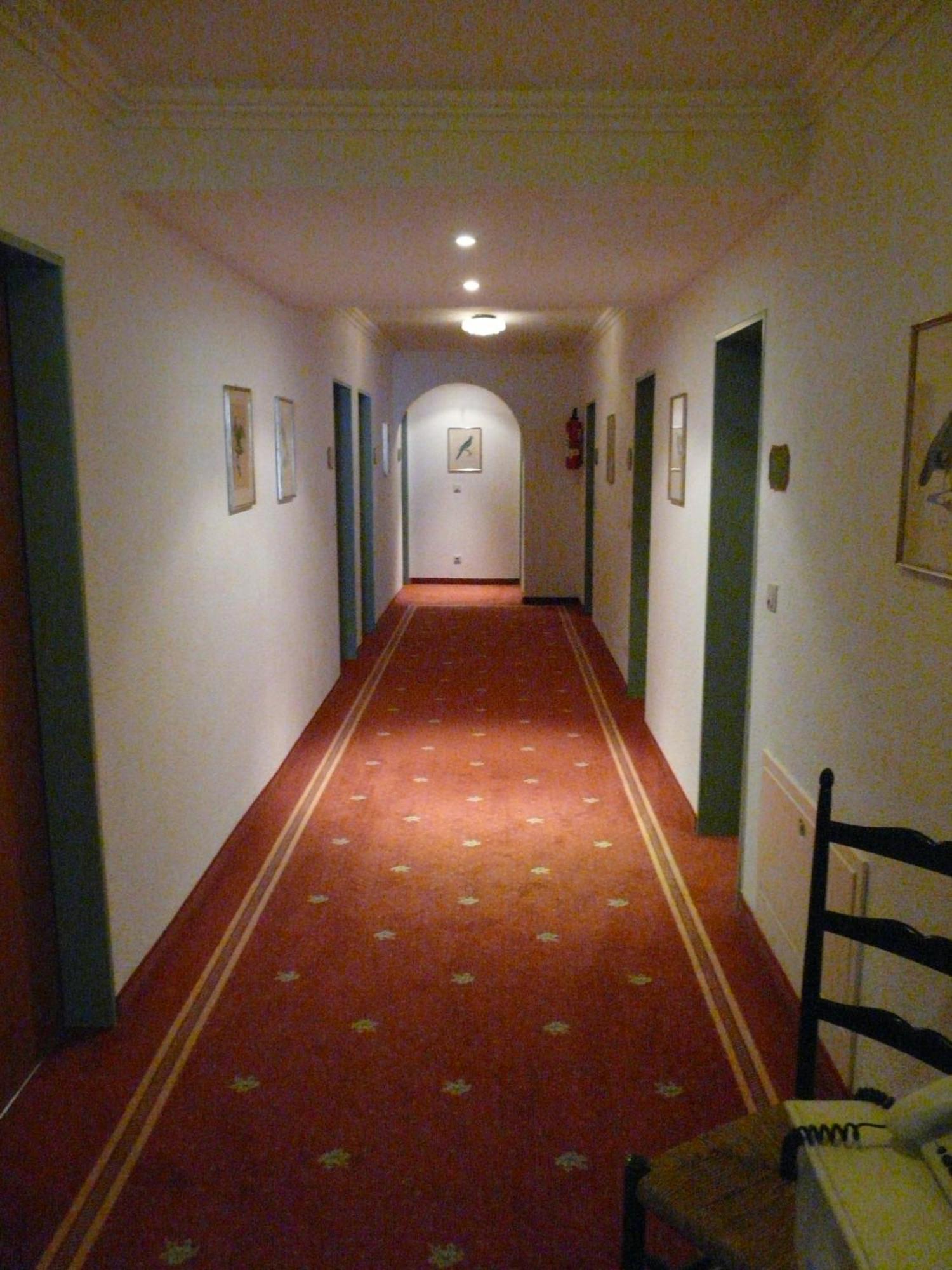 Hotel Roter Hahn - Bed & Breakfast ガルミッシュ・パルテンキルヒェン エクステリア 写真