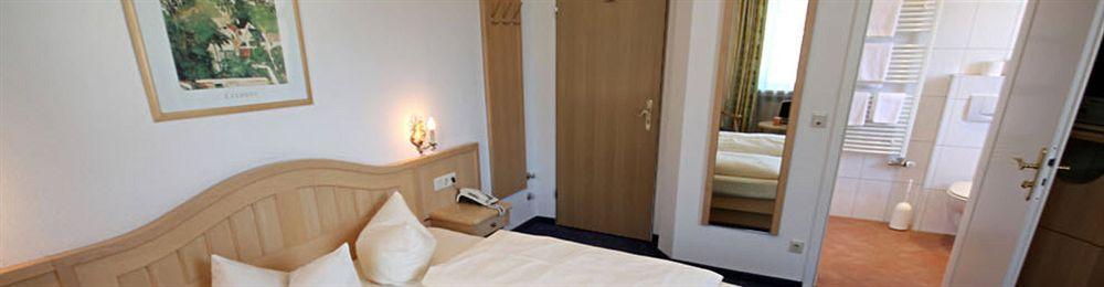 Hotel Roter Hahn - Bed & Breakfast ガルミッシュ・パルテンキルヒェン エクステリア 写真