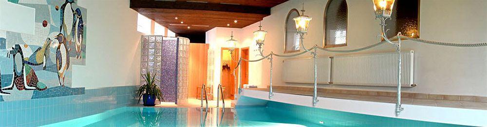 Hotel Roter Hahn - Bed & Breakfast ガルミッシュ・パルテンキルヒェン エクステリア 写真