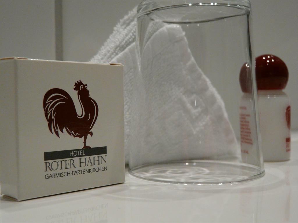 Hotel Roter Hahn - Bed & Breakfast ガルミッシュ・パルテンキルヒェン エクステリア 写真