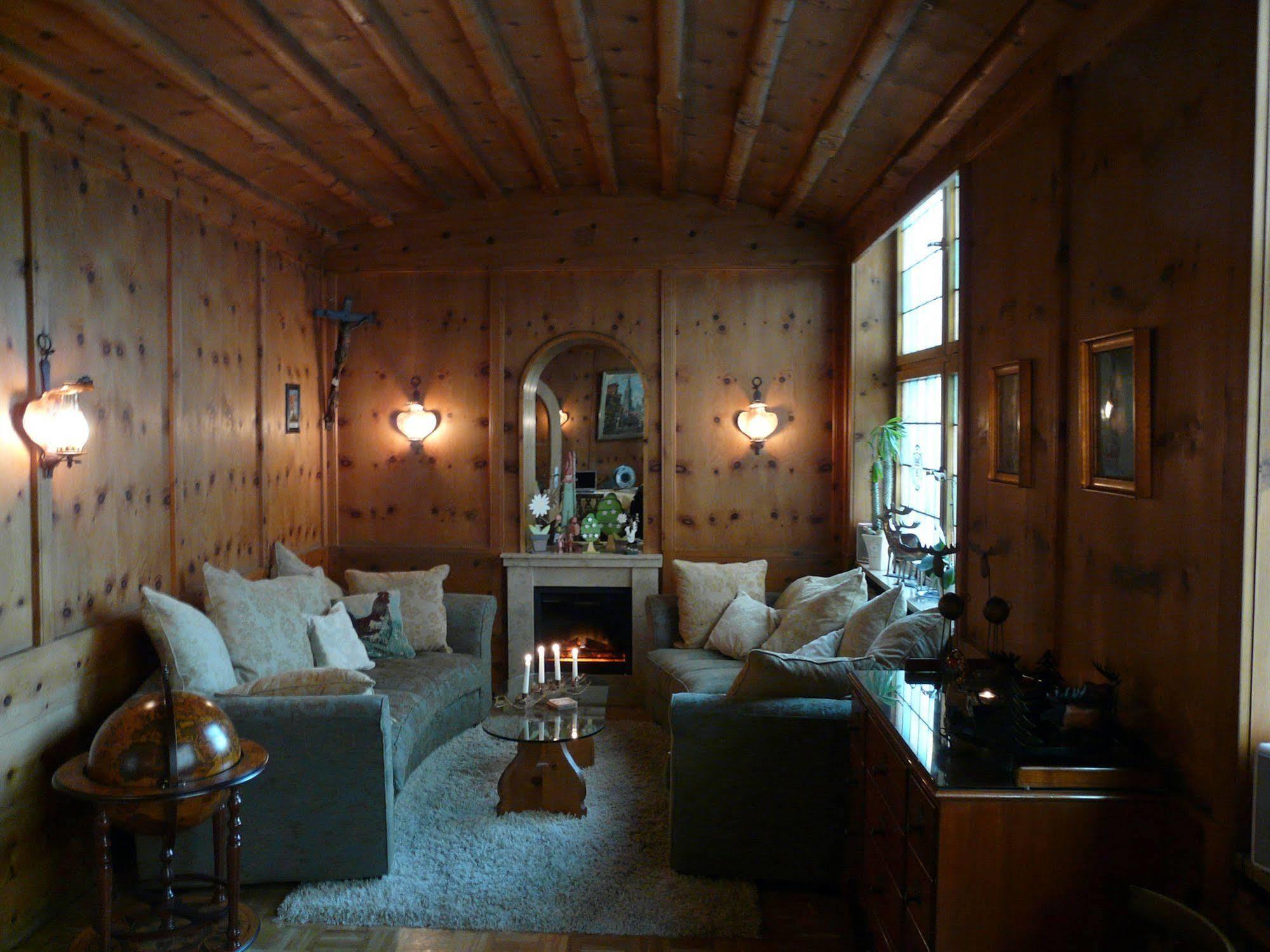 Hotel Roter Hahn - Bed & Breakfast ガルミッシュ・パルテンキルヒェン エクステリア 写真